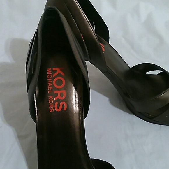 NWOT Michael Kors Pewter Peep Toe Heels - Picture 2 of 8