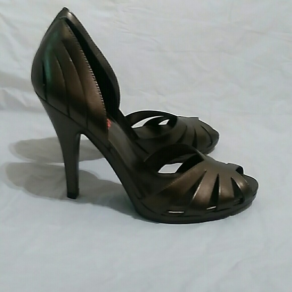 NWOT Michael Kors Pewter Peep Toe Heels - Picture 5 of 8