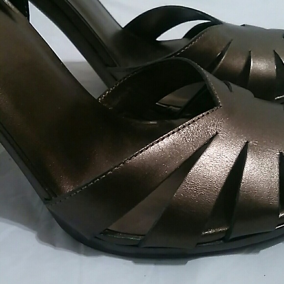 NWOT Michael Kors Pewter Peep Toe Heels - Picture 8 of 8