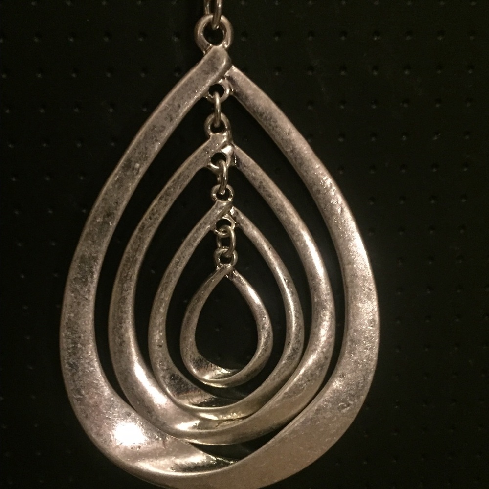 Teardrop metal necklace