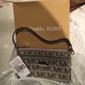 NWT Michael Kors Jet Set Wristlet