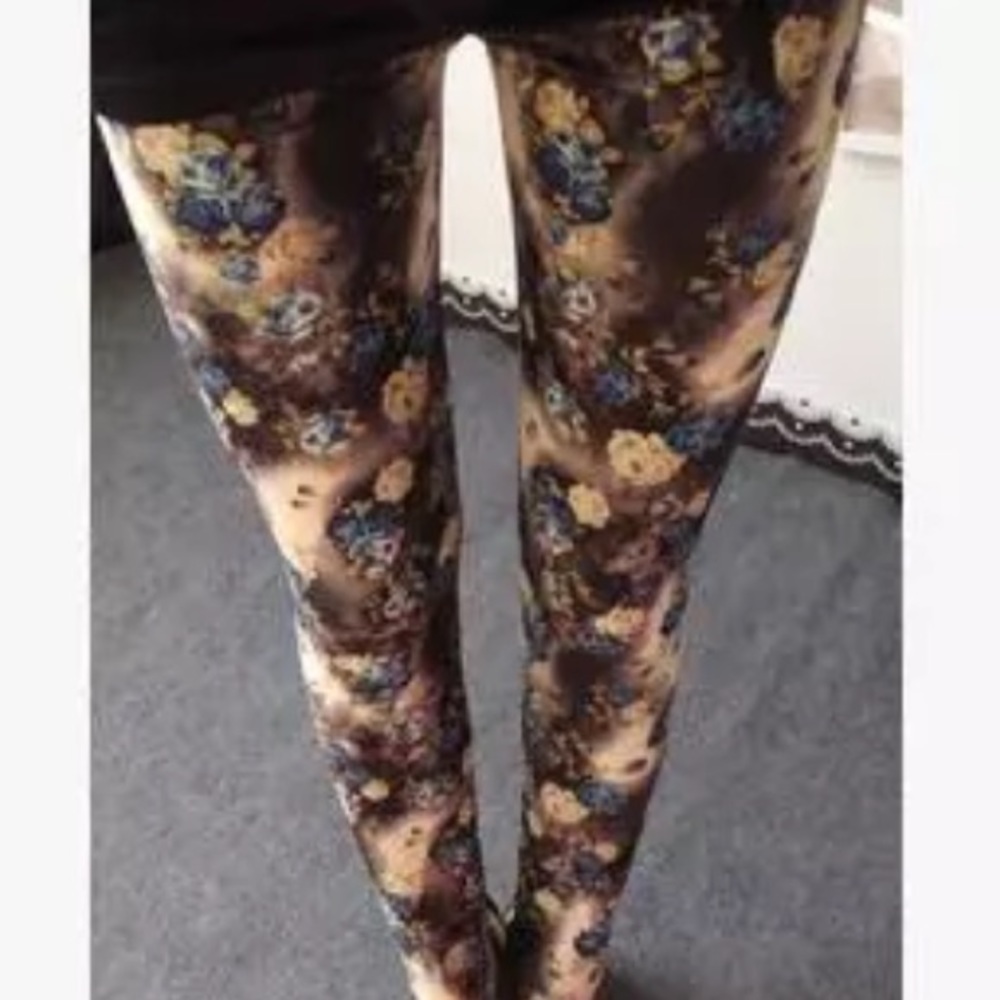 1 LEFT•Floral Leggings•
