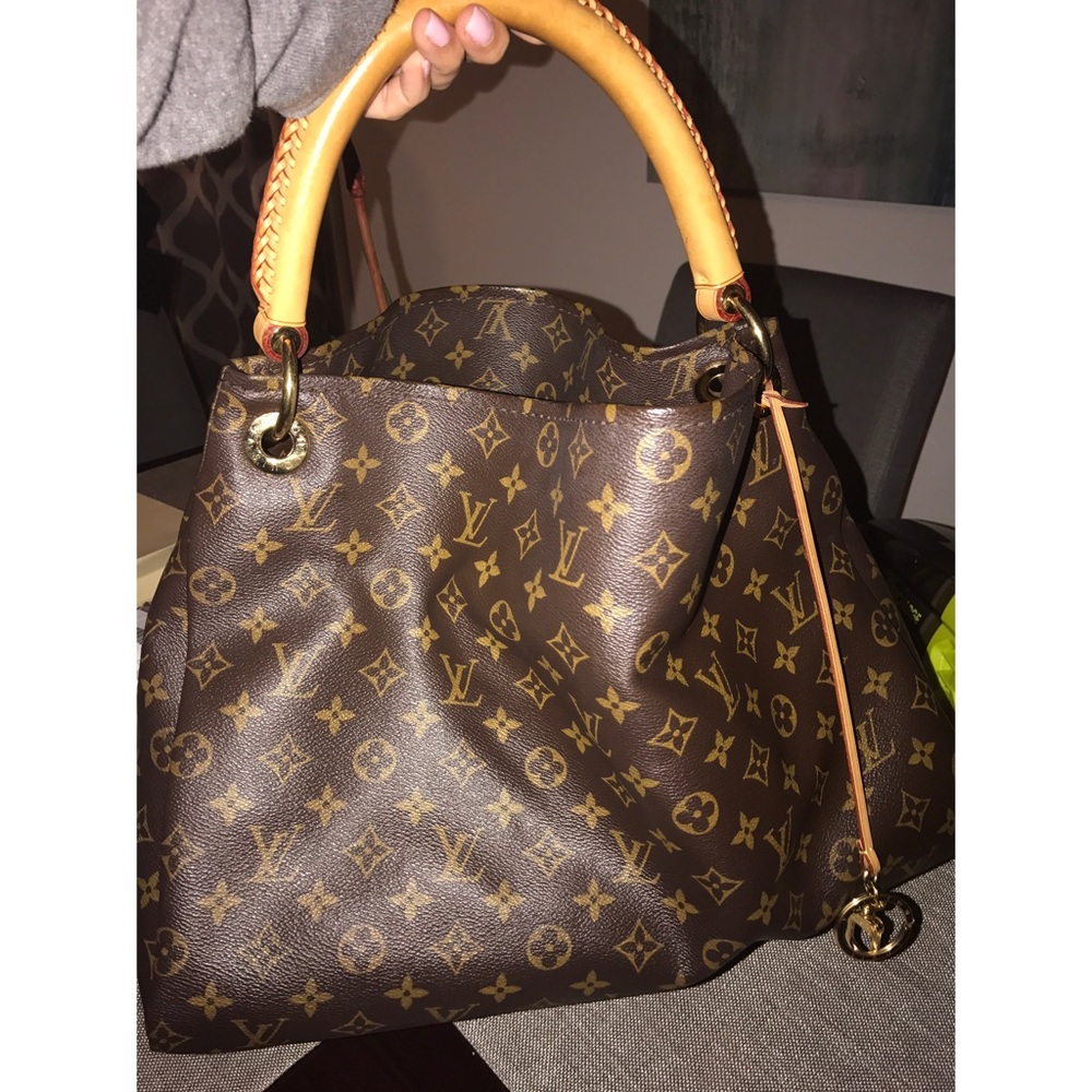 Louis Vuitton artsy mm