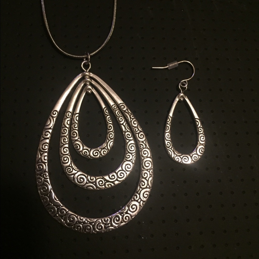 Three layer pendant necklace and earring set