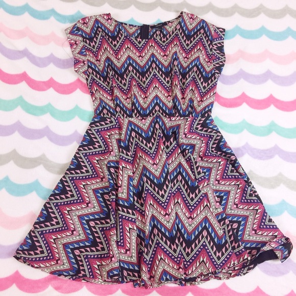 Forever 21 Dresses & Skirts - Patterned dress Forever 21 Dresses & Skirts - Patterned dress