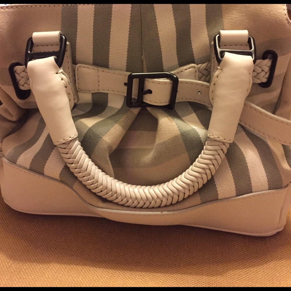 Burberry Nicholson in trench color