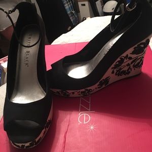 White House Black market wedges