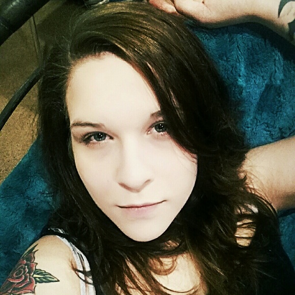 Meet your Posher, Olivia - Picture 2 of 3