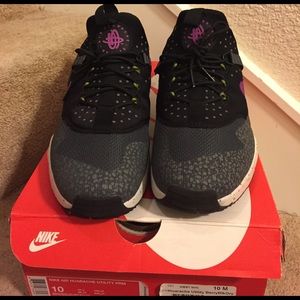 Nike Air Huaraches Utility