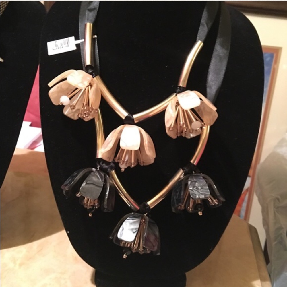 Tallulah Tulip 🌷 Necklace in Cream Color