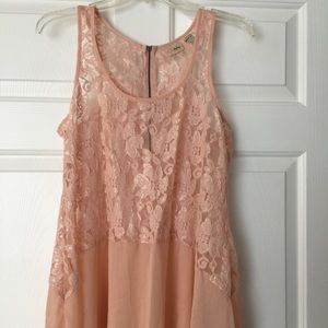 Gorgeous layering lace detail sleeveless top