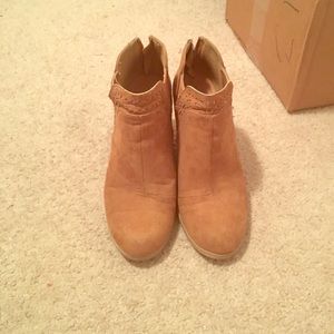 Size 7 cute brown booties