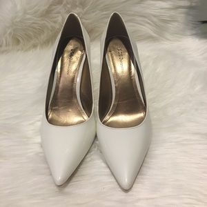 NWOT BCBGeneration white heels