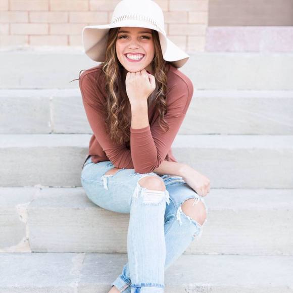 Meet your Posher, Keesley - Picture 1 of 1