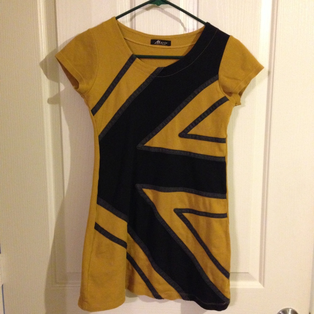 Short yellow and black Thai dress