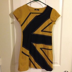 Short yellow and black Thai dress