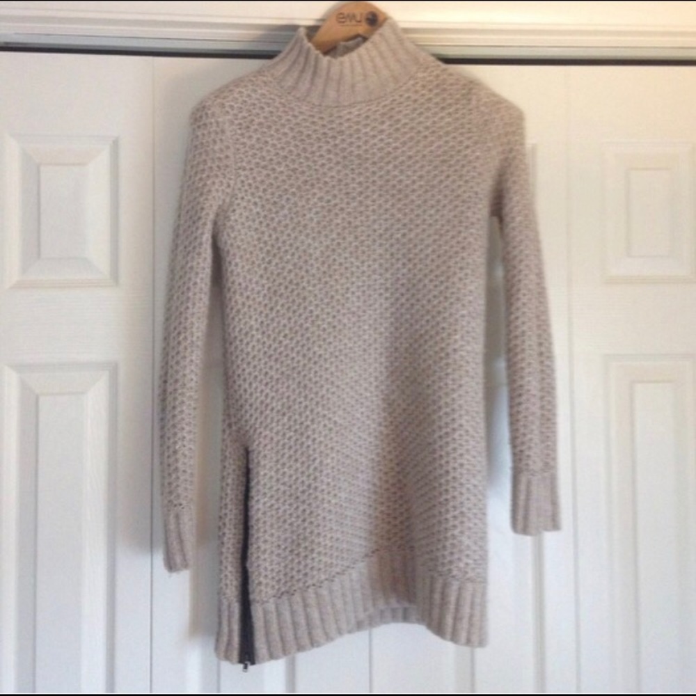 Banana Republic Grey Knit Wool Long Turtleneck