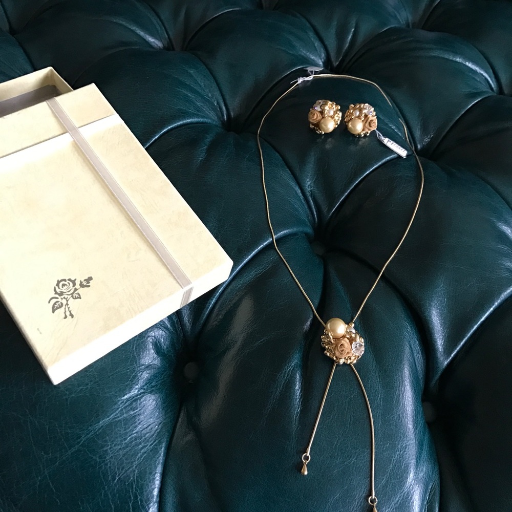 Gold with pearls - Necklaces and earrings set
