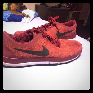 Sweet maroon Nike SB shoes