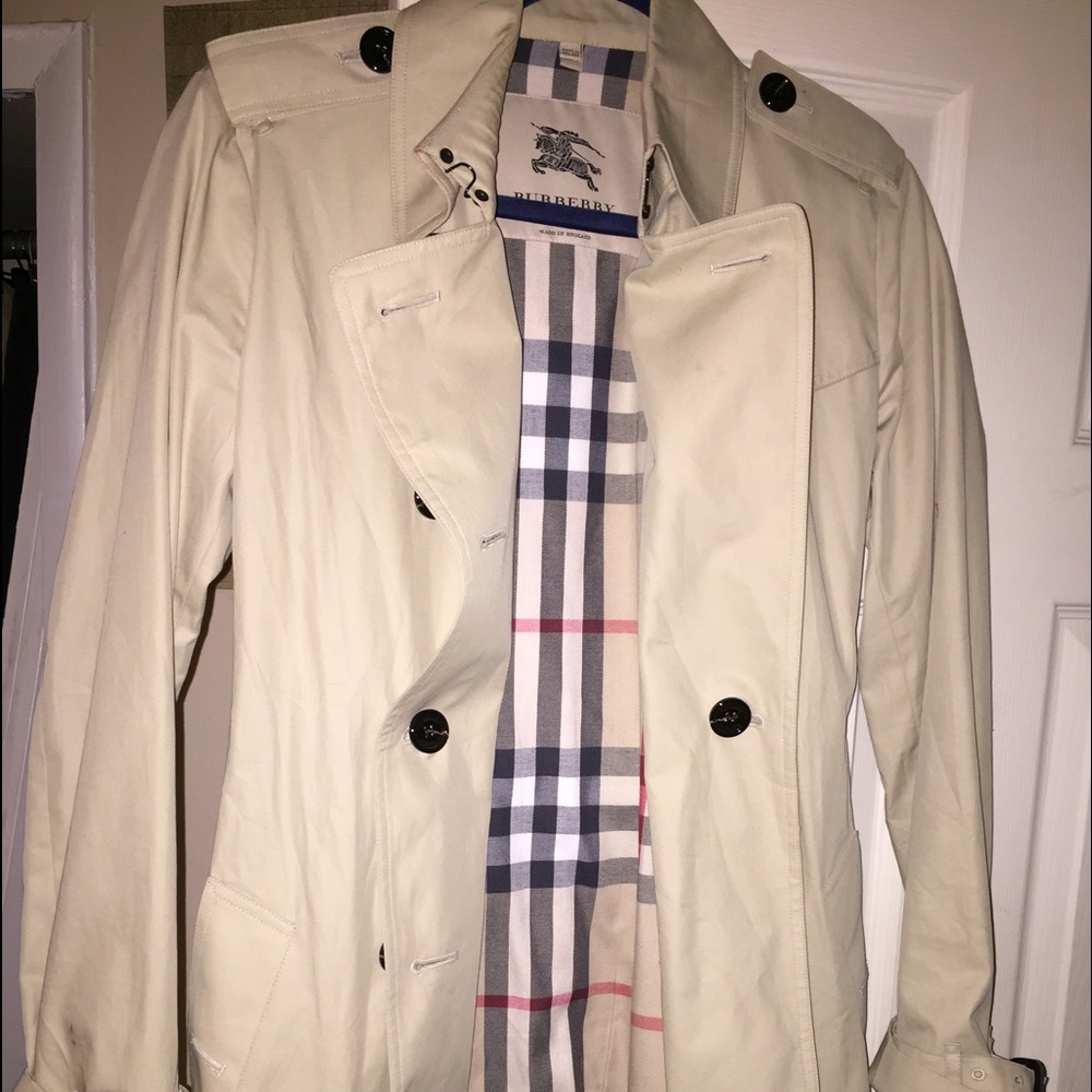 Kensington Burberry trench coat