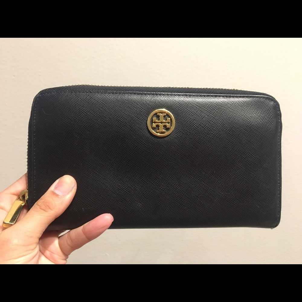 Tory Butch black wallet