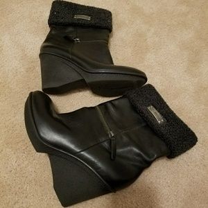 B.Makowsky Nancy Leather Faux Shearling Wedge