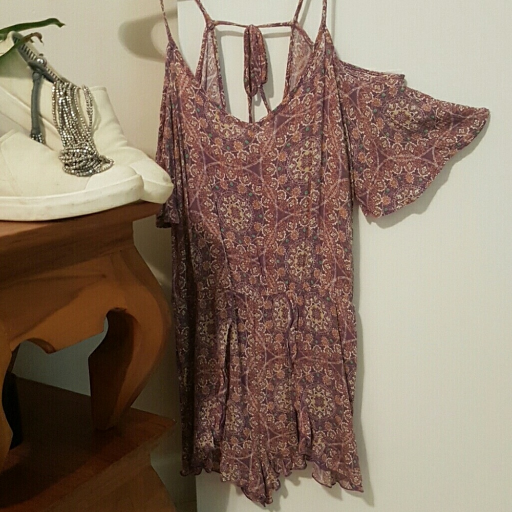 Boho Cold shoulder romper - Picture 1 of 4