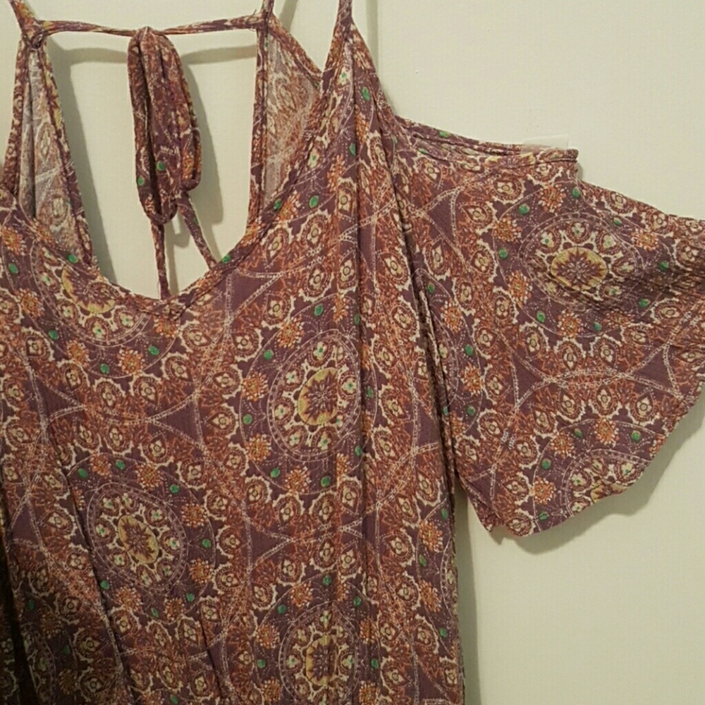 Boho Cold shoulder romper - Picture 2 of 4