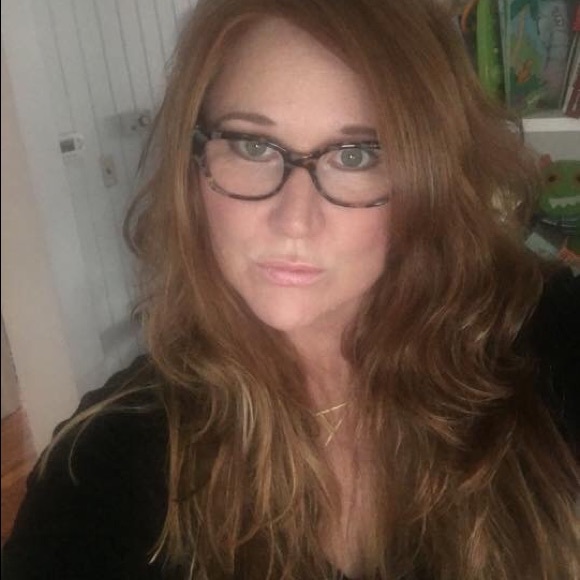 Meet your Posher, April - Picture 2 of 6