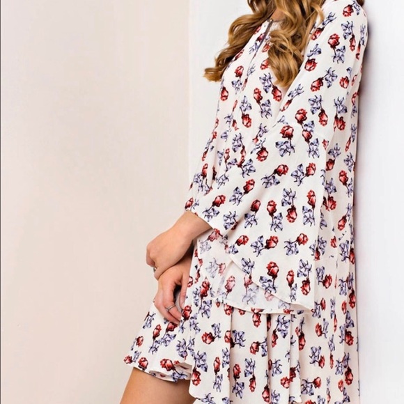 Bohemian Bell Sleeve Dress - Picture 4 of 5