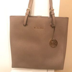 Michael KORS NWT Jet Set travel Tote
