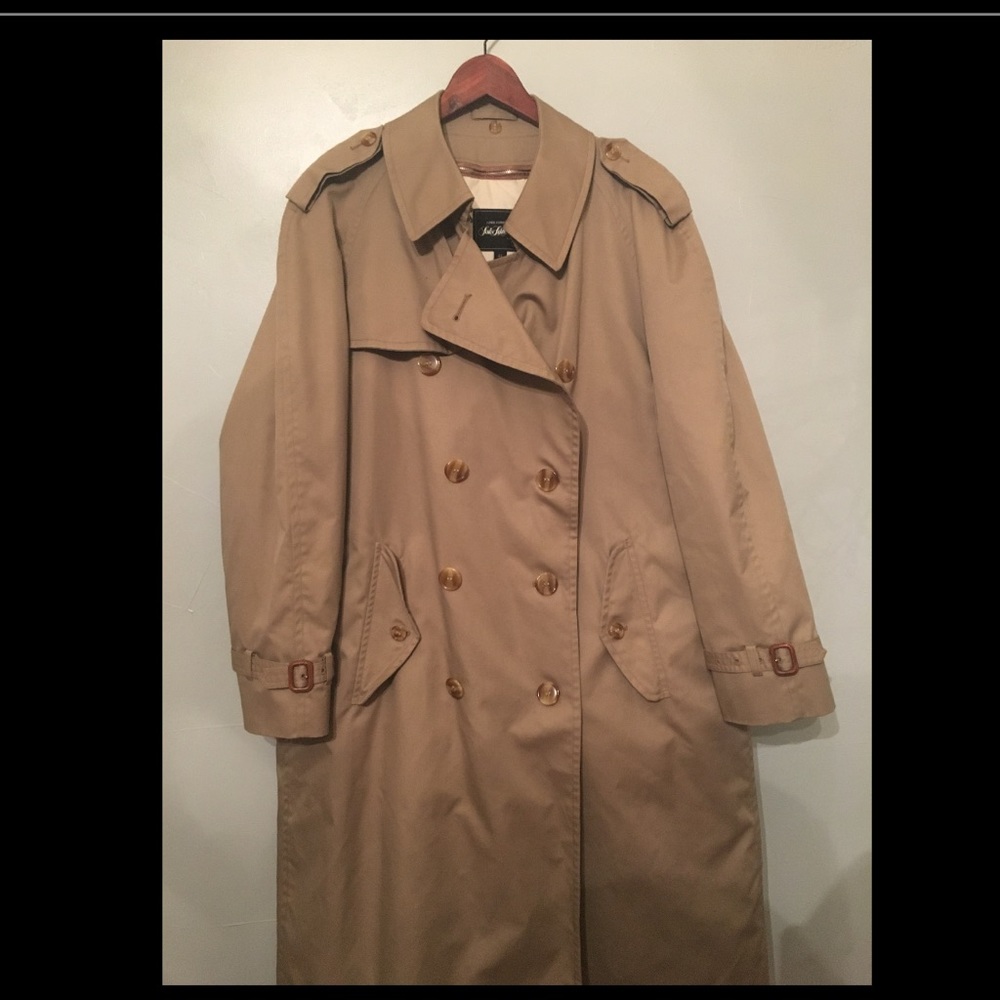 Saks Fifth Ave trench w/ down feather lining as 46