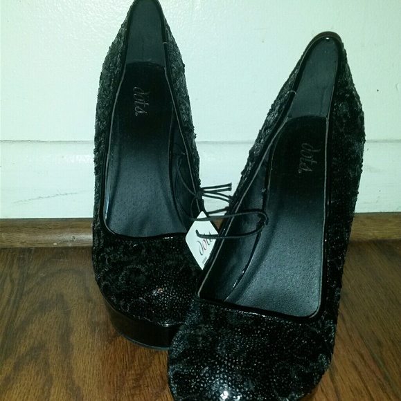 Shoes - Black Sequin Platform Pumps