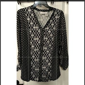 Black and white 3/4 sleeve shirt