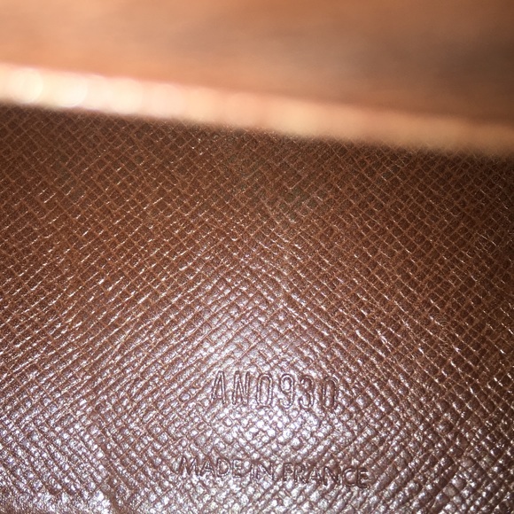 Authentic Louis Vuitton wallet - Picture 3 of 3