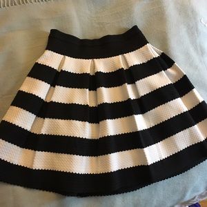 Black and white a-line mini skirt size Medium