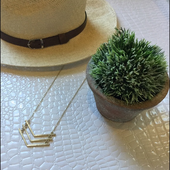 Jewelry - Gold triple chevron bar necklace