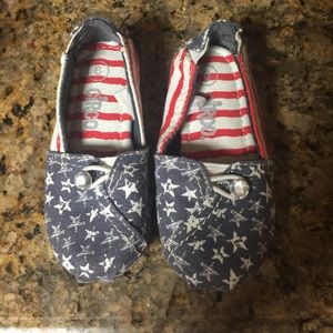 Patriotic "toms" in size 6 toddler