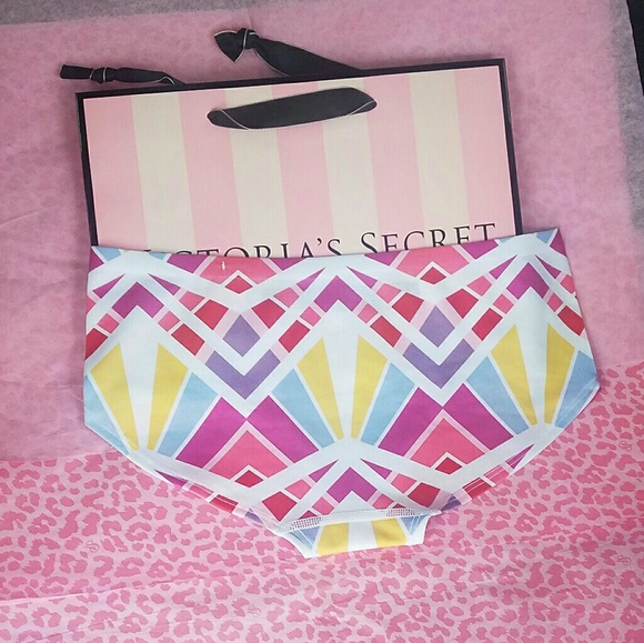 Victoria Secret small panties nwt - Picture 2 of 3
