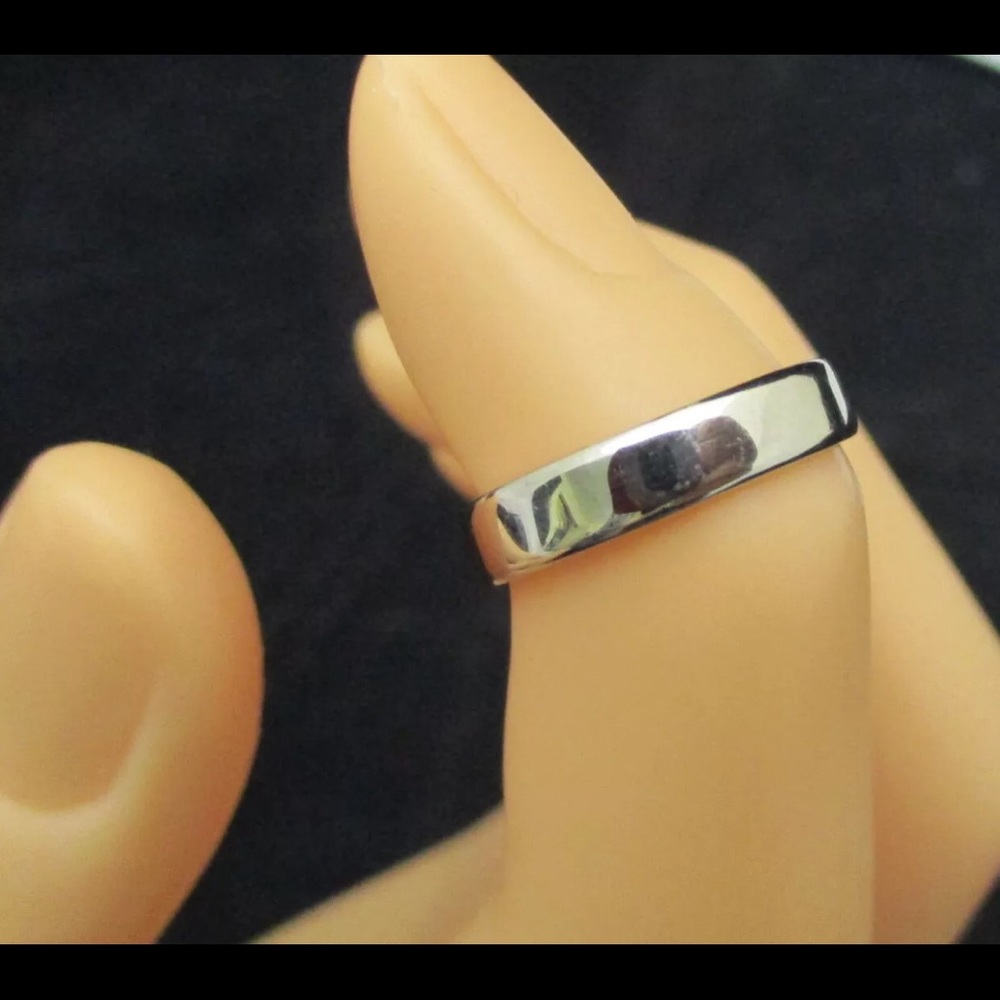 Platinum wedding band.