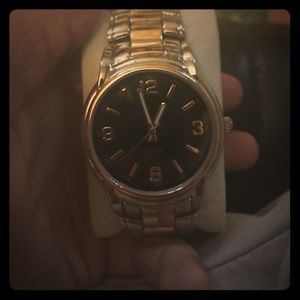A average size quarts watch