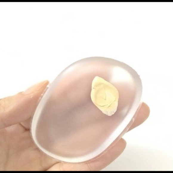 ❤Silicone 'Anti-Sponge' Makeup Applicator Blender - Picture 2 of 3