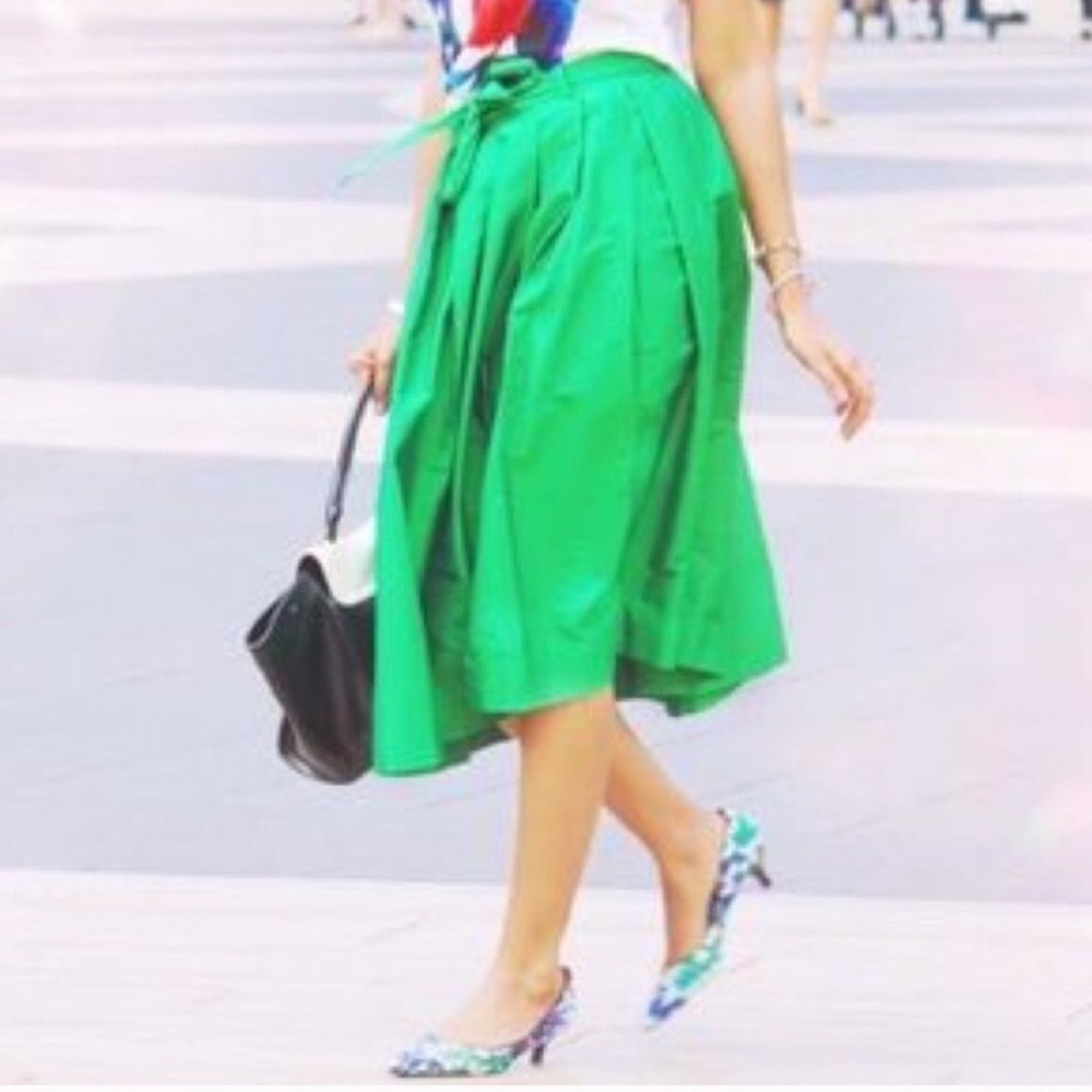 Green pleated skirt - Picture 2 of 4