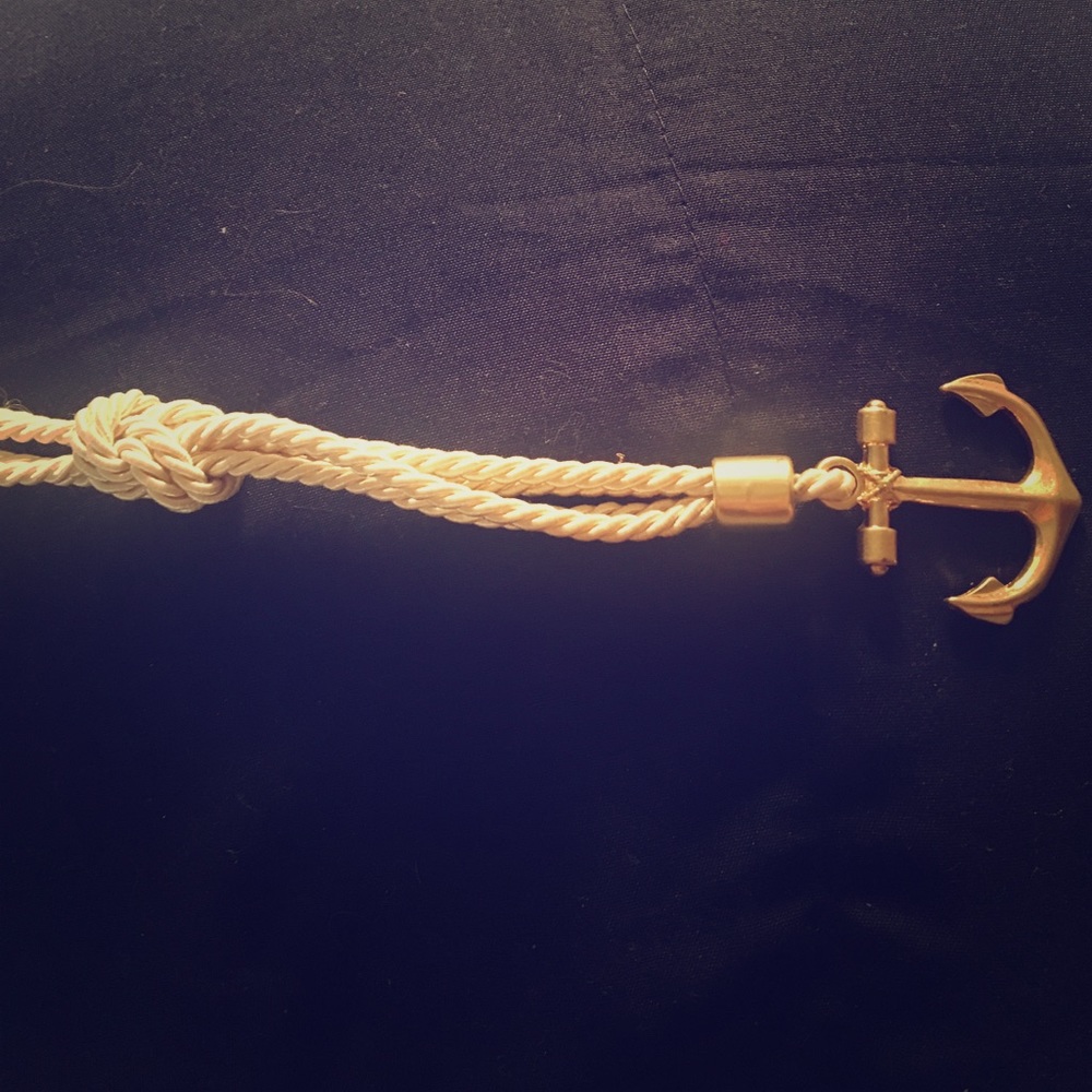 Anchor clasp bracelet