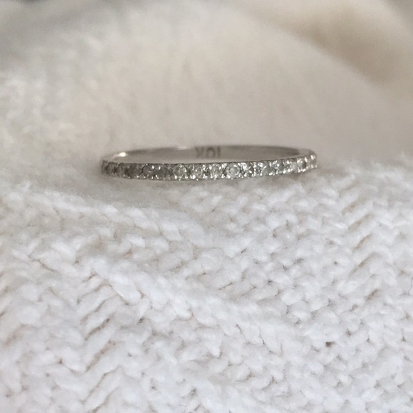 bliss diamonds Jewelry - Gorgeous solid 10k white gold diamond band ring