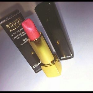 Chanel (women's red smuff lipstick)