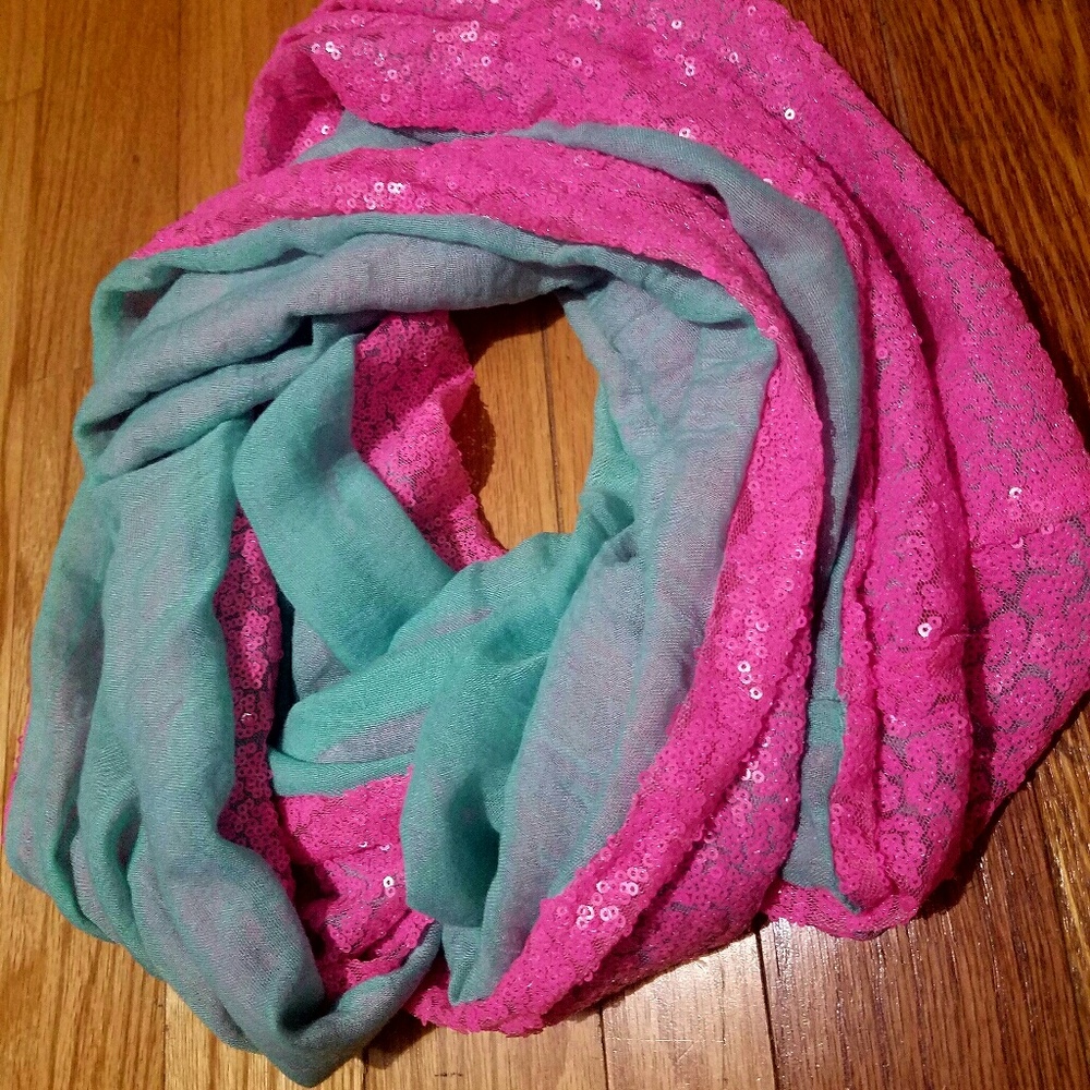 Boutique infinity scarf, new without tags