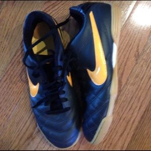 Indoor sports shoes, shin guards, sports socks