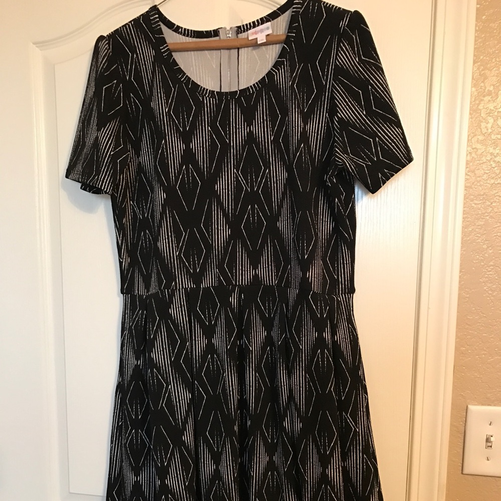 NEW- Lularoe 2xl amelia.  Black and white