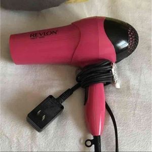Revlon blow dryer pink w /concentrator